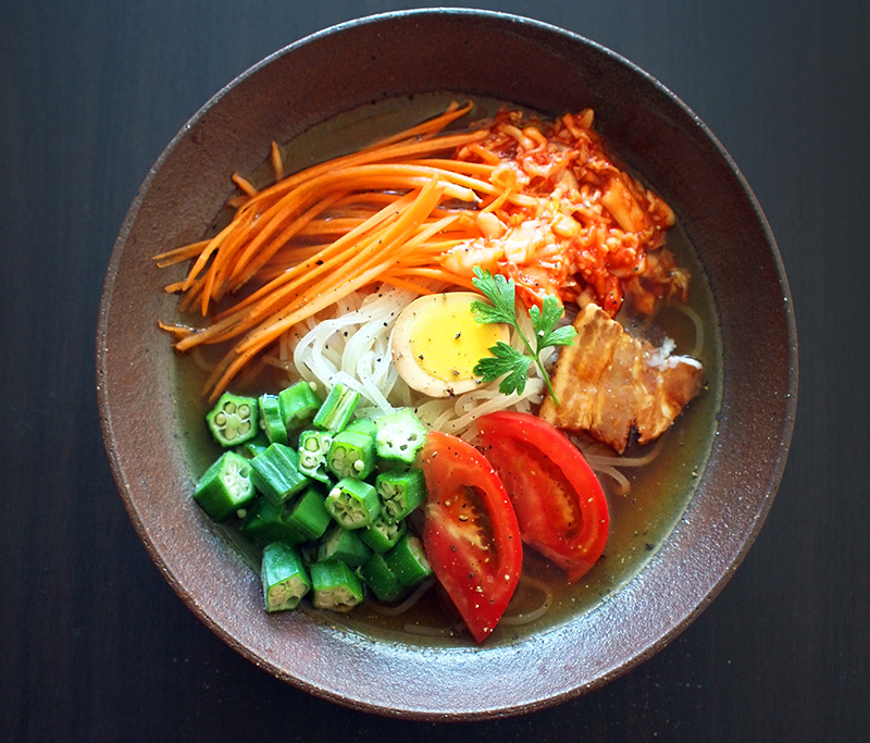 冷麺のトッピング