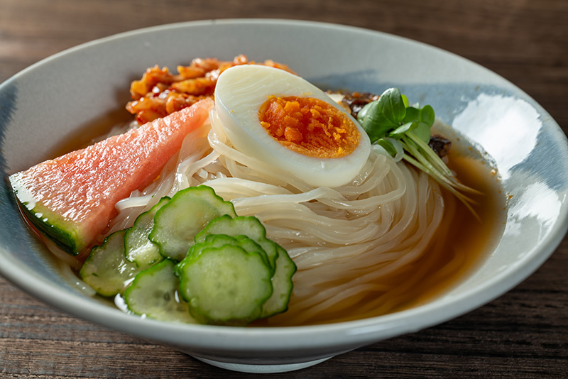 冷麺のトッピング