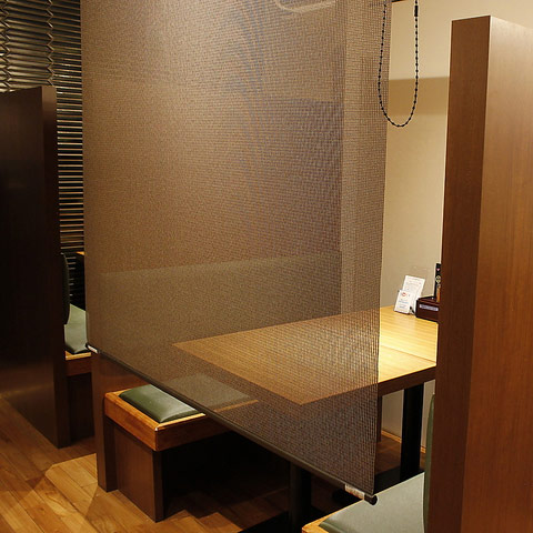 半個室 テーブル席