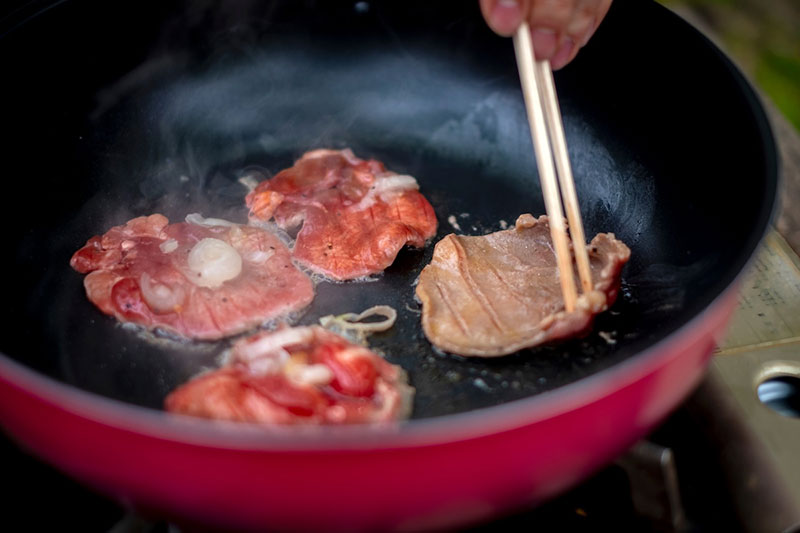 フライパンで牛たん