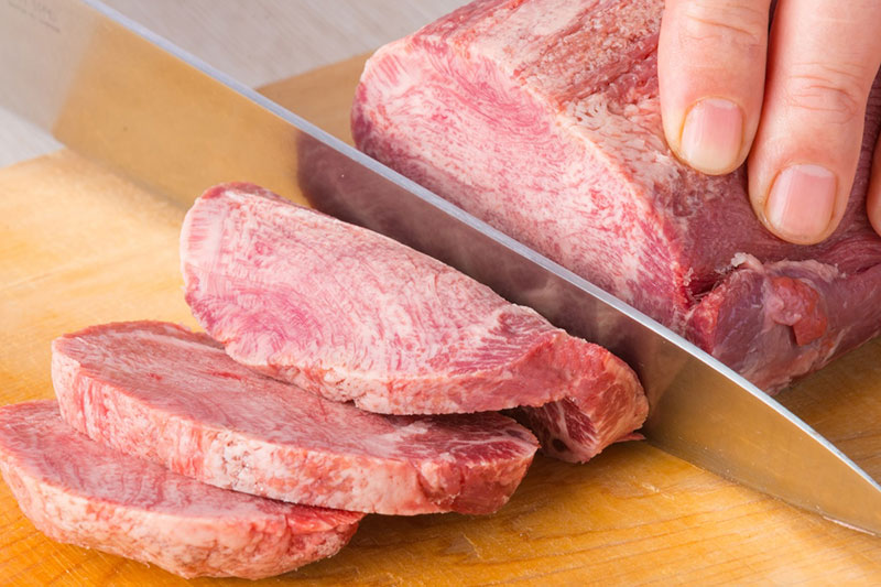 牛たんのカット